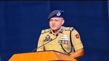 Trust teachers, parents; stay away from drugs, social media traps: J&K Police to students