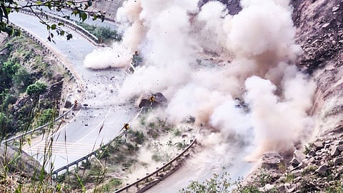Shimla Administration suspends blasting permission for tunnel, seeks IIT Roorkee experts to probe cracks in houses
