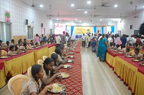 T''gana govt to launch ''central kitchens'' for students'' breakfast scheme on Dec 9