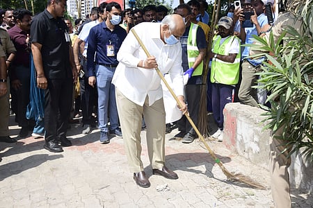 Gujarat CM joins cleanliness drive in Ahmedabad, interacts with school students