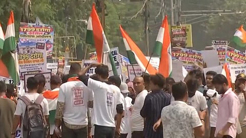 Bihar Police SI aspirants march to CM residence against cancellation of Mains exam, demand physical test dates