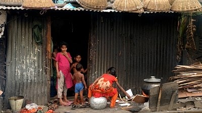 Stagnant wages and rising prices push millions in Bangladesh to brink of poverty: Report