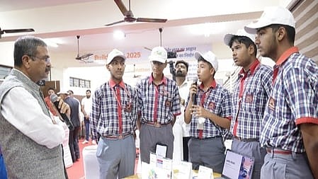 Students win Viksit Bharat Buildathon with bomb-diffusing robot, smart glasses and air-purification system