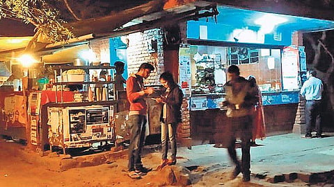 JNU plans to shut campus dhabas, students find it unpalatable (Pic: TNIE)