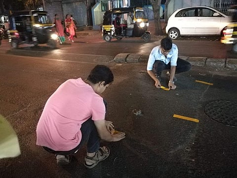 There’s a group of youngsters that have taken the responsibility of making the roads in the city of Mumbai safer for its residents