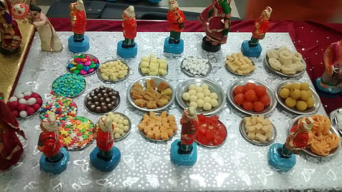 Practising art through the medium of food is termed as edible art