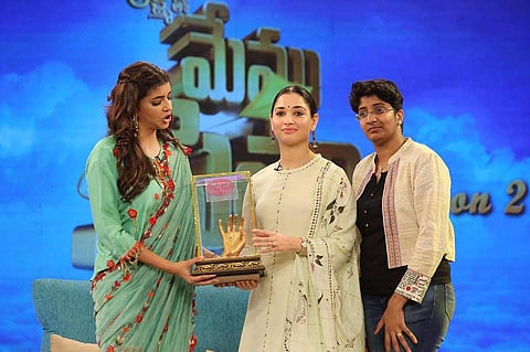 Anila presenting a memorabilia to Tamannah