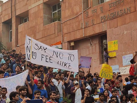 The students protesting in front of the administration building (Pic: JNUSU)