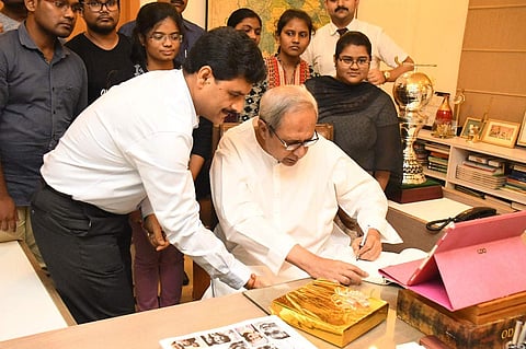 Singh and student with the CM of Odisha | (Pic: Zindagi Foundation)
