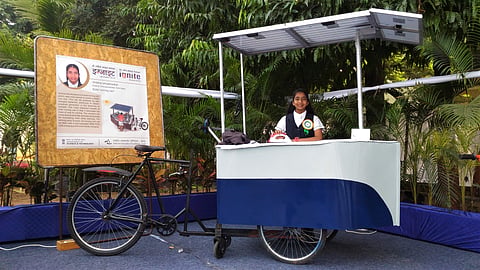 Vinisha with her solar-powered ironing cart| Pic: Vinisha's father