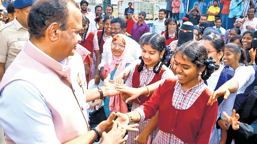 Minister turns Nalgonda govt school into institution of excellence