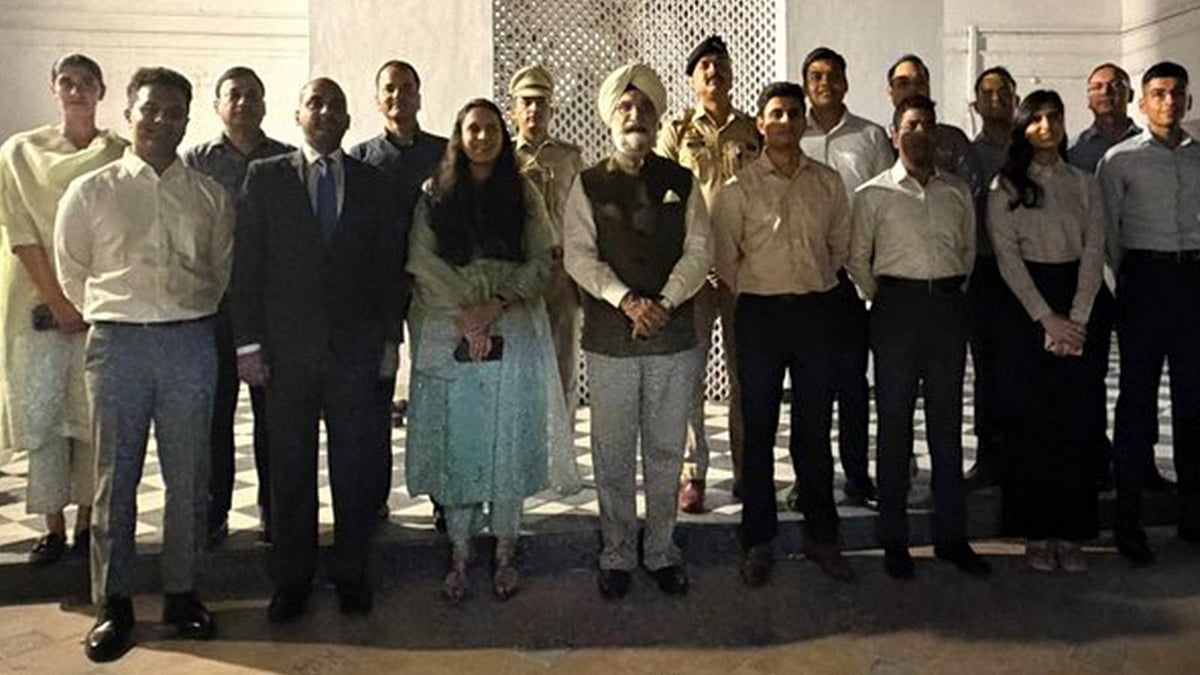 Delhi LG urges young police officers to embrace challenges
