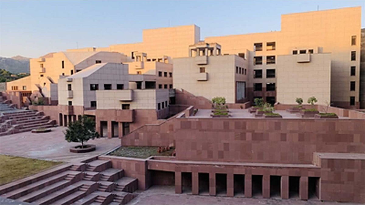 IIM उदयपुर ने लॉन्च किया नया BBA कोर्स: ऑनलाइन पढ़ाई और स्कॉलरशिप के साथ भविष्य के उद्यमियों के लिए सुनहरा मौका