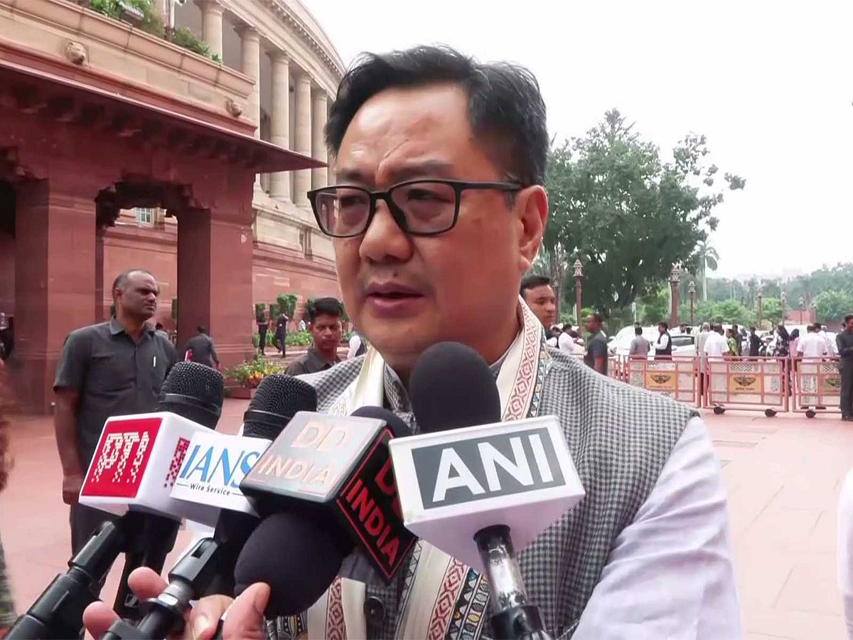 Rijiju accuses Congress of avoiding discussion on student protests