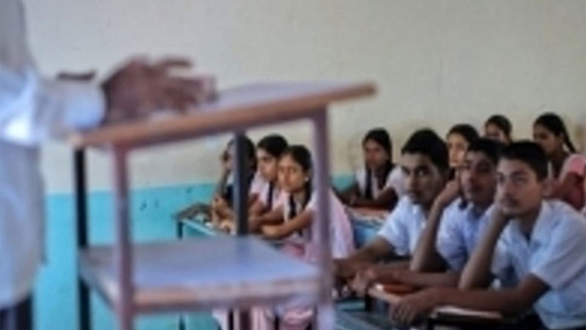 Govt teachers' body opposes notice to official over withdrawn student protest circular
