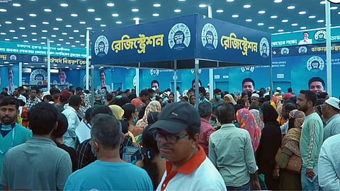 প্যান্ডেল খুলতেই খরচ ২৪ লাখ! লেন্সে সেবাশ্রয়