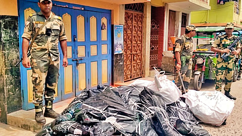 তৃণমূল কাউন্সিলারের বাড়ির থেকে উদ্ধার ত্রাণ সামগ্রী, বিক্ষোভ বিজেপির