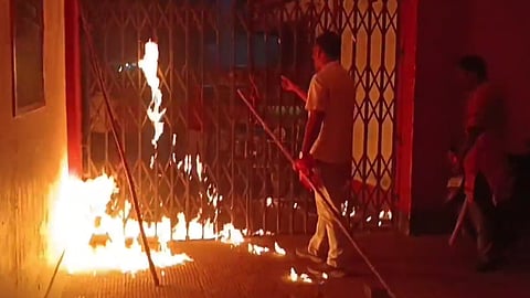 সিপিএম অফিসে ভাঙচুর, জেলা কার্যালয়ে আগুন
