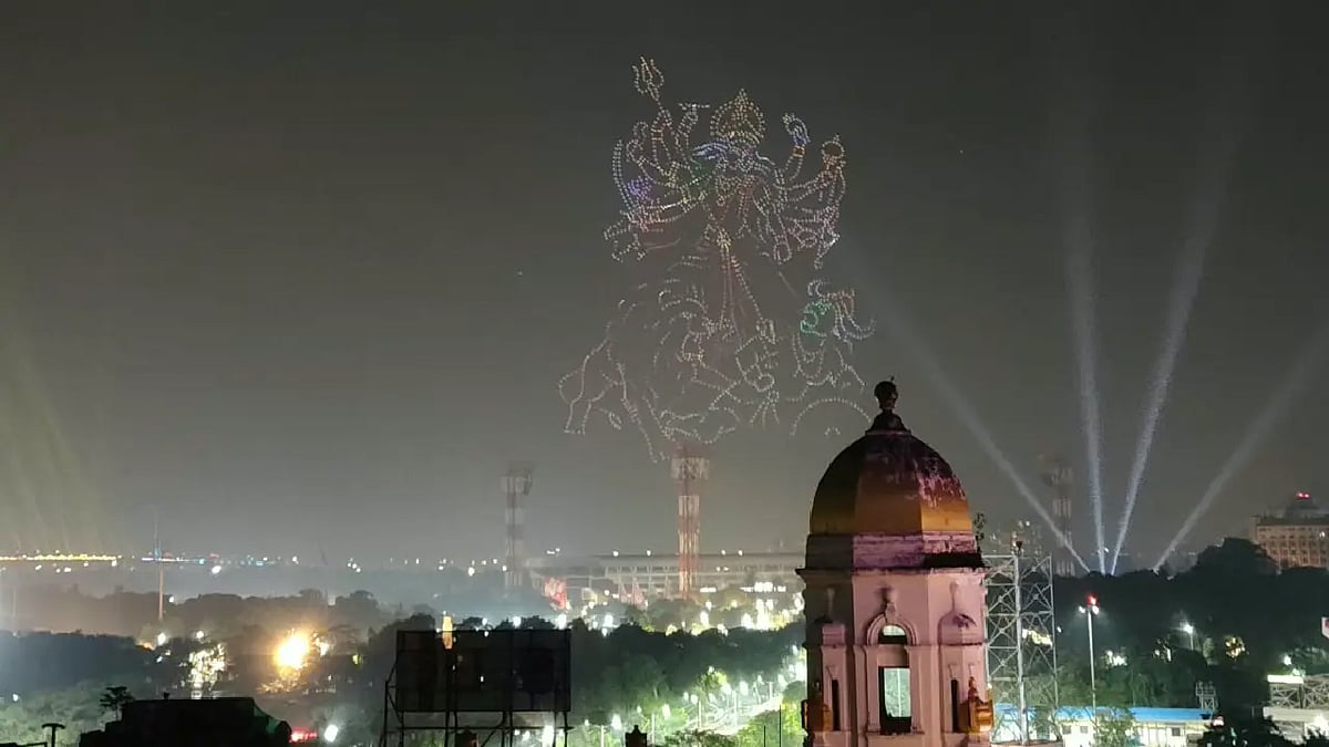 মহালয়ায় দেবীপক্ষের সূচনায় গঙ্গার জলে লেজ়ার শো,আতশবাজির প্রতিফলন