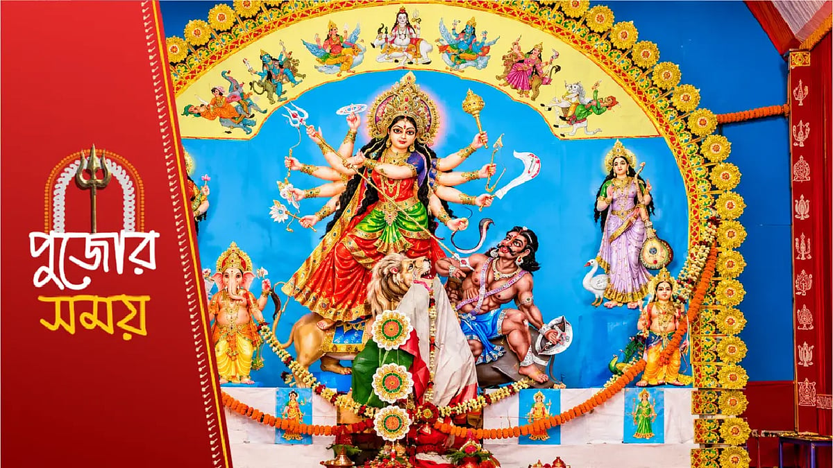 শোলার উপরে আঁকা পটের দুর্গা পুজো হয় জমিদার বাড়িতে