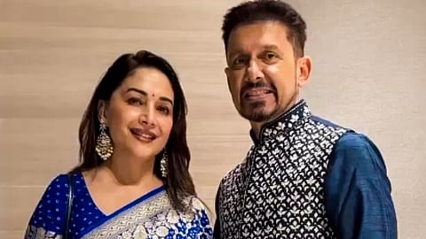 নীল শাড়িতে মাধুরী দীক্ষিত ও পাঞ্জাবীতে স্বামী শ্রীরাম নেনে