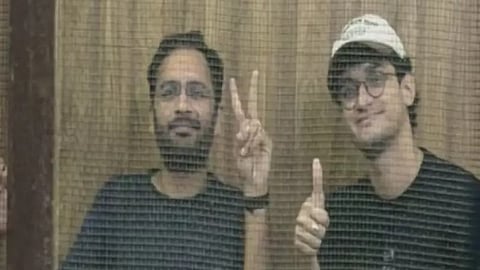 কক্‌রোচ জনতা পার্টি (CJP)-র দুই নেতা সৌরভ দাস ও আশুতোষ রাঙ্কা বন্দি তিহাড়ে