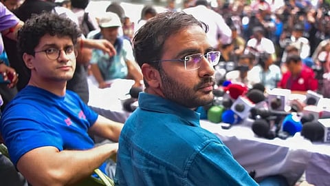 সিজেপি নেতা আশুতোষ রাঙ্কা ও সৌরভ দাসের আইনজীবী হাইকোর্টে করা আবেদন প্রত্যাহার করে নেন। 
