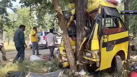 দুর্ঘটনাগ্রস্ত বাস