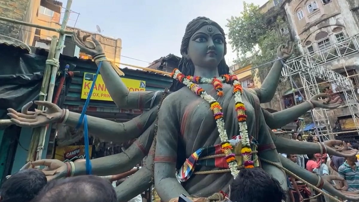 বিষাদের ছায়ায় চোরবাগানের প্রতিমা বিসর্জন, নেই ঢাকের বাদ্যি, উল্লাস
