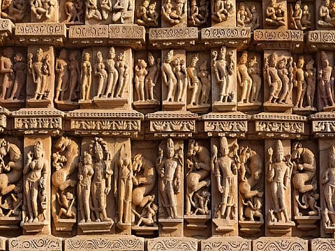 কী কারণে খাজুরাহোর মন্দিরে মৈথুন মূর্তি রাখা হয়েছে জানলে এখানে বার বার যেতে ইচ্ছে করবে