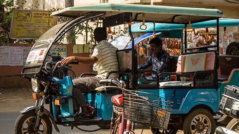 Toto Drivers: আইন আছে, বেআইনি টোটোও, নথিভুক্তির হার কম সব জেলা-শহরেই