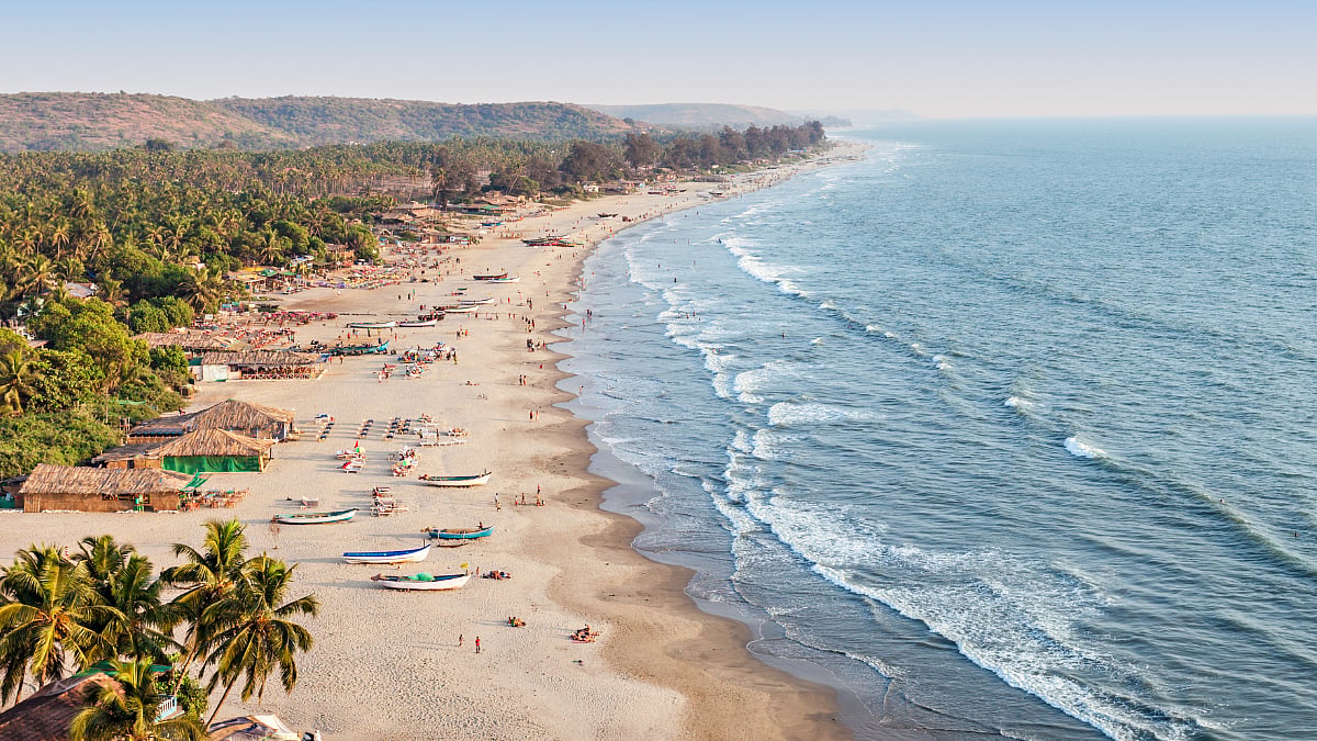baots in sea beach 