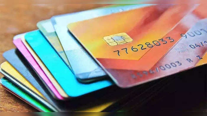 Credit Card: একাধিক ক্রেডিট কার্ড ব্যবহার করেন? খরচ হতে পারে বেশি টাকা