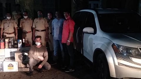 गोवा बनावट दारूसह कोल्हापुरी तरुण पोलिसांच्या जाळ्यात 