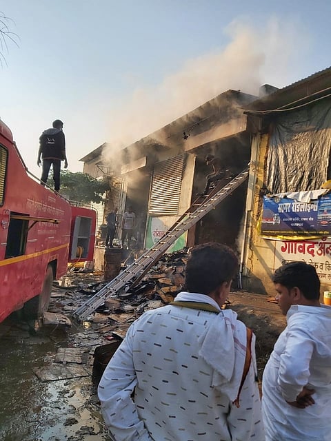 माजलगाव तालुक्यातील  खाद्य तेलाच्या युनिटला आग