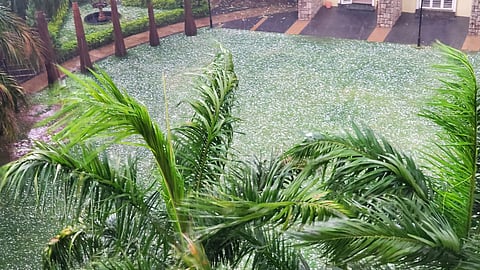 पुण्यात पावसाची अचानक हजेरी; कडकडाटासह गारांची बरसात