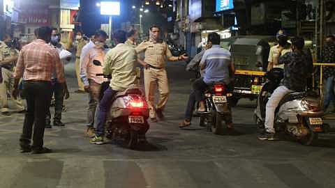 कोल्हापुरात वाहन जप्तीचा धडका; सुमारे 4 लाखाची कारवाई 
