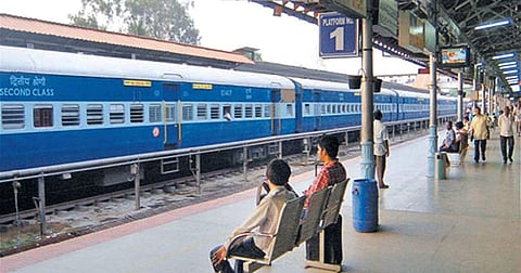 कोरोनाच्या प्रादुर्भावामुळे आणखी चार रेल्वेगाड्या रद्द