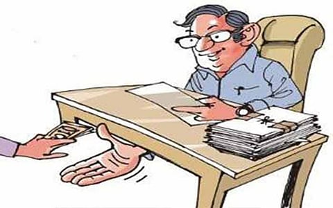 बोला आता, तहसीलदारांनीच मागितली लाच!