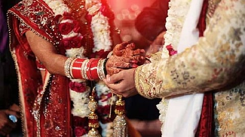 जिल्हाधिकाऱ्यांकडे आली तक्रार; आणि तत्काळ विवाह सोहळ्यावर कारवाई 

