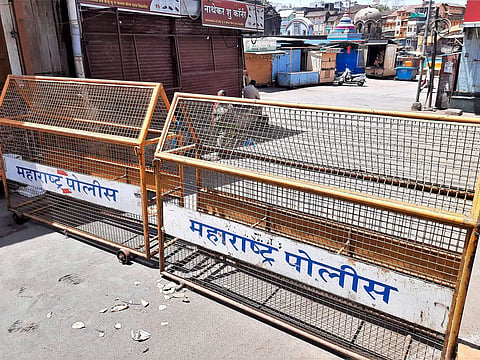 संचारबंदीतील निर्बंधांची काटेकोर अंमलबजावणी करा; जिल्हाधिकाऱ्यांचे टास्क फोर्सला आदेश