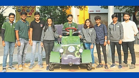 
‘टीम ॲम्बुष’चे कांदा काढणी यंत्र देशात प्रथम 