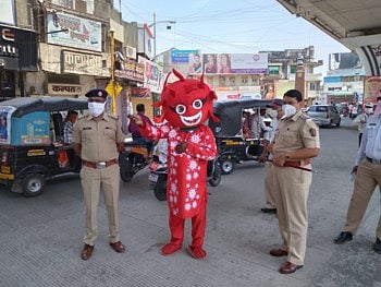 अमरावतीकरांनो सावधान! रस्त्यांवर फिरतोय कोरोना व्हायरस; नियमांचं पालन कराच; अन्यथा... 
