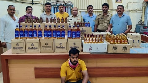 शेळोली, नांदोलीत दारूसाठा जप्त : एकास अटक  