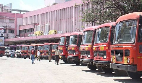 प्रवाशांची कोंडी; एसटीच्या फेऱ्या रद्द