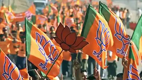 Gujarat election 2022 former bjp vice president pvs sharma resigns from bjp in surat may join aap 