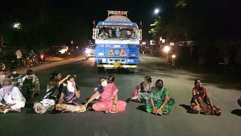 शेतीवरून वाद विकोपाला; एकाचा मृत्यू..नातेवाइकांचा रास्ता रोको