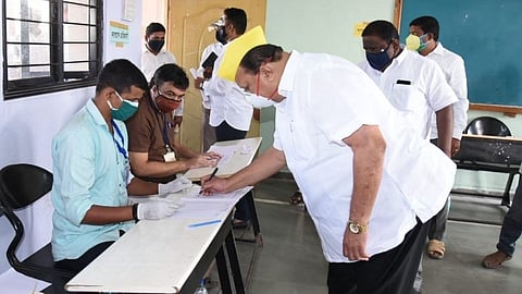 Gokul Election 2021 Update: राजकीय विद्यापीठ असलेल्या कागलात चुरशीने ९९ टक्के मतदान      