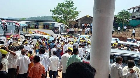 नियम फक्त जनतेला, राजकारण्यांना नाही; गोकुळ निवडणुकीत सोशल डिस्टन्सिंगचा फज्जा 