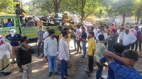शिवनेरी रस्त्यावर रोजच अतिक्रमण कारवाई; चार टन जप्त मालाचा लिलाव
